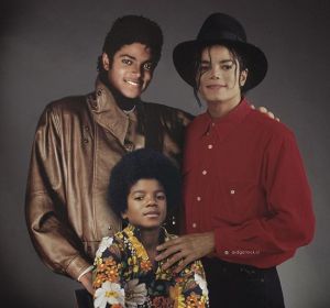 El diseñador gráfico holandés Ard Gelinck une la niñez y la madurez de muchos famosos como Michael Jackson El diseñador gráfico holandés Ard Gelinck une la niñez y la madurez de muchos famosos como Michael Jackson