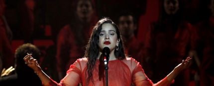 La cantante Rosalía durante su actuación en los Premios Goya 2019