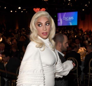 Lady Gaga en la comida de los nominados a los Oscar Lady Gaga en la comida de los nominados a los Oscar