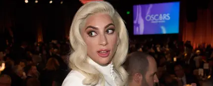 Lady Gaga en la comida de los nominados a los Oscar Lady Gaga en la comida de los nominados a los Oscar