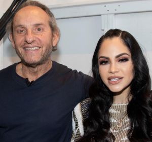 El diseñador Custo Dalmau y la cantante Natti Natasha en Nueva York El diseñador Custo Dalmau y la cantante Natti Natasha en Nueva York