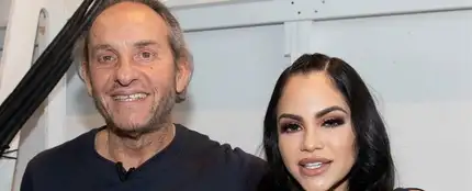 El diseñador Custo Dalmau y la cantante Natti Natasha en Nueva York El diseñador Custo Dalmau y la cantante Natti Natasha en Nueva York