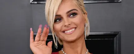 Bebe Rexha en la alfombra roja de los Grammy Bebe Rexha en la alfombra roja de los Grammy
