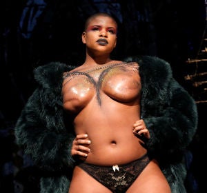 Modelos que han padecido cáncer de mama desfilan en la Semana de la Moda de Nueva York Modelos que han padecido cáncer de mama desfilan en la Semana de la Moda de Nueva York
