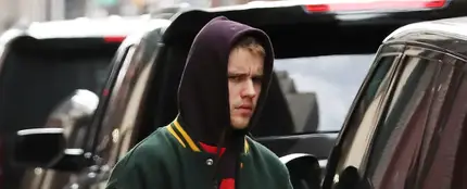 Justin Bieber, con cara de pocos amigos Justin Bieber, con cara de pocos amigos