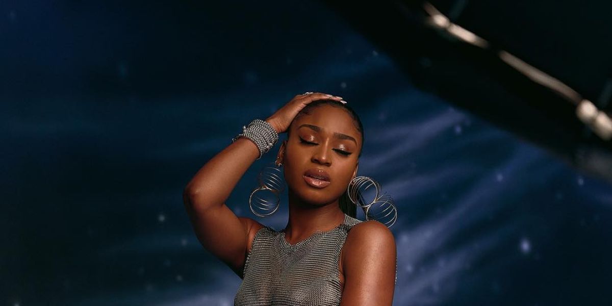 Normani en el videoclip de ''Waves''