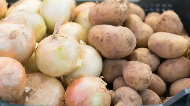 Cebollas y patatas