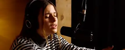Dora, hija de Bilba Bosé, versionando 'Desperado' de Rihanna Dora, hija de Bilba Bosé, versionando 'Desperado' de Rihanna