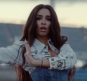 Eleni Foureira en el videoclip de 'Triumph' Eleni Foureira en el videoclip de 'Triumph'