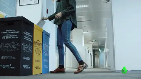 Contenedores para reciclar en el trabajo Contenedores para reciclar en el trabajo