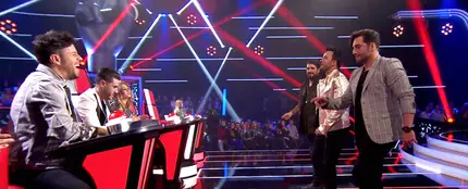 VÍDEO-LA VOZ: Antonio Orozco, Luis Fonsi y David Bustamante suben la temperatura del plató de ‘La Voz’ con un sensual baile al ritmo de ‘Fever’ VÍDEO-LA VOZ: Antonio Orozco, Luis Fonsi y David Bustamante suben la temperatura del plató de ‘La Voz’ con un sensual baile al ritmo de ‘Fever’