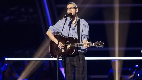 Vídeo: Actuación Andrés Martín en los Asaltos de 'La Voz' Andrés Martín canta ‘Wake me up’ en los Asaltos de ‘La Voz’