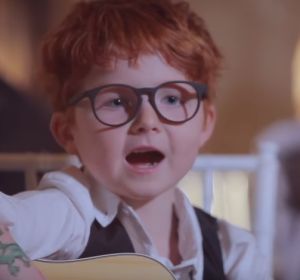 Un mini Ed Sheeran en su nuevo vídeo con Andrea Bocelli Un mini Ed Sheeran en su nuevo vídeo con Andrea Bocelli