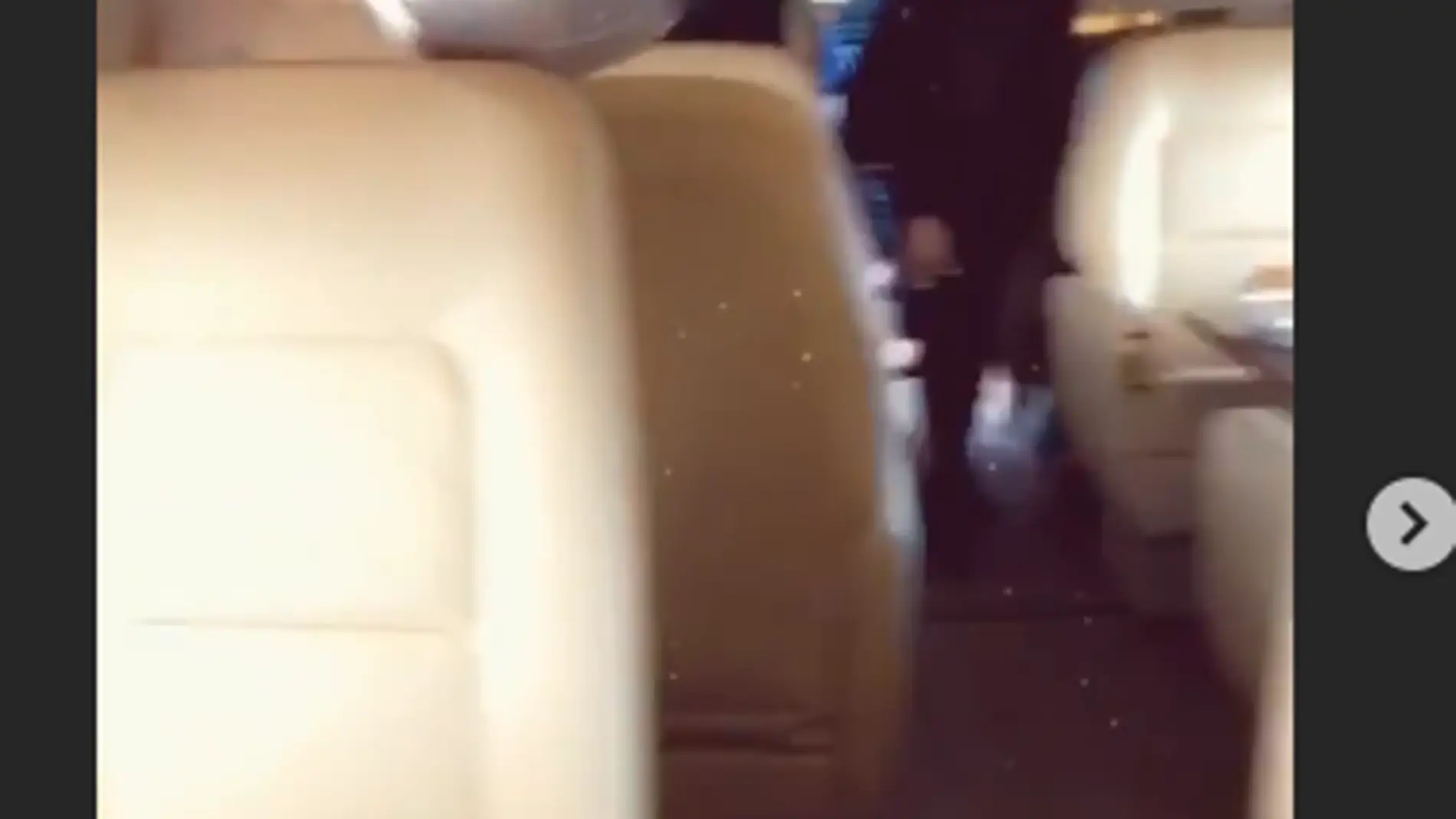 Fiesta en el jet privado de Khloé Kardashian