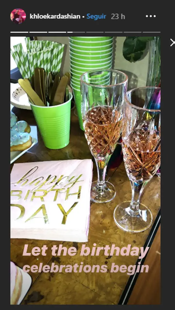 Fiesta en el jet privado de Khloé Kardashian Fiesta en el jet privado de Khloé Kardashian