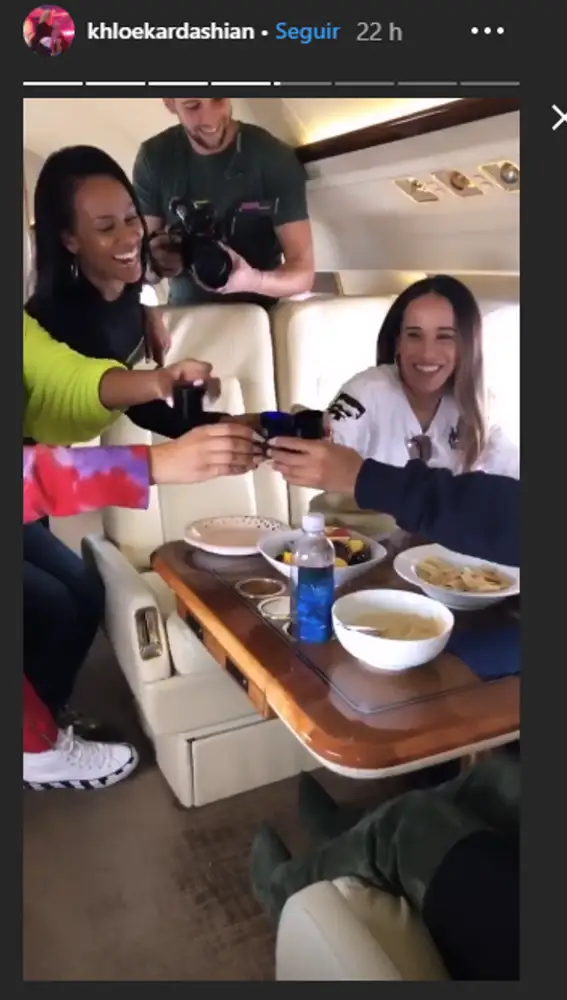 Fiesta en el jet privado de Khloé Kardashian Fiesta en el jet privado de Khloé Kardashian