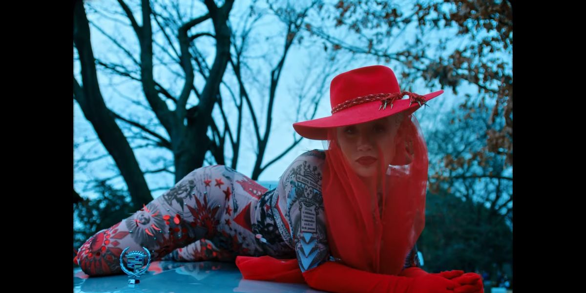 Iggy Azalea en el videoclip 'Sally Walker'
