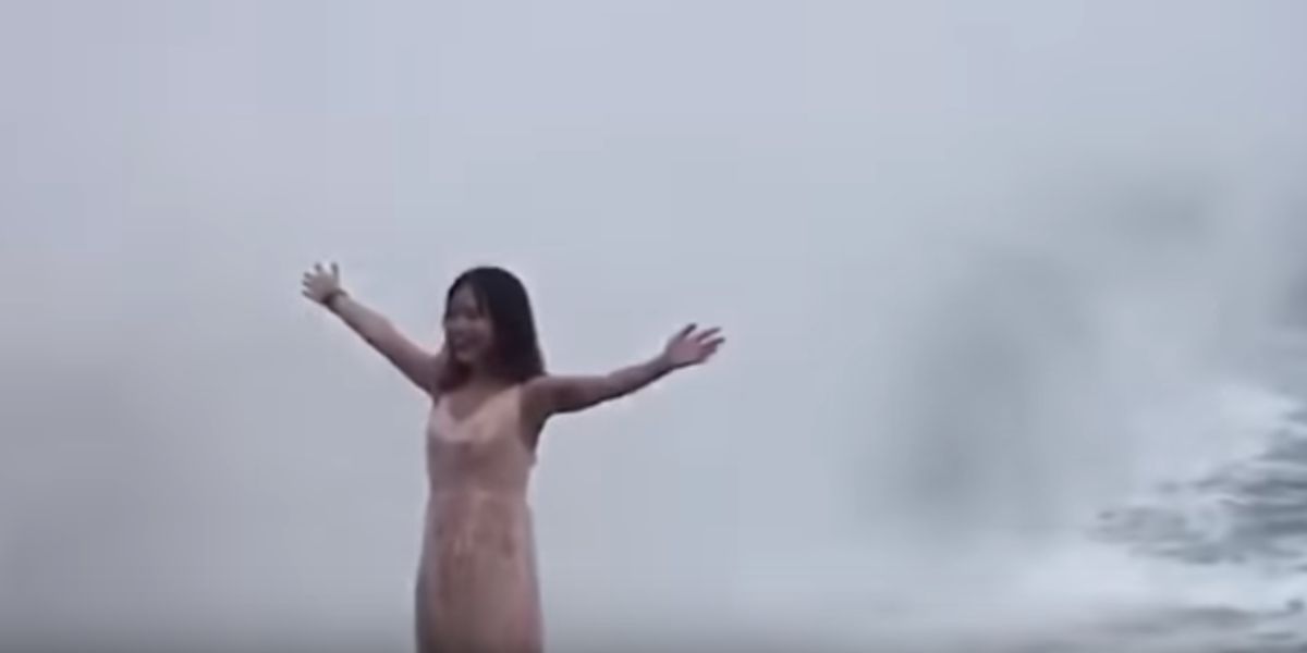Una chica casi muere al intentar conseguir la mejor foto en Bali