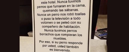 Imagen del cartel que ha puesto 'Apartamentos Monterodiles' informando de que se permiten perros Imagen del cartel que ha puesto 'Apartamentos Monterodiles' informando de que se permiten perros