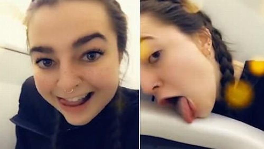 El vídeo de una chica lamiendo el wc de un avión que se ha vuelto viral 