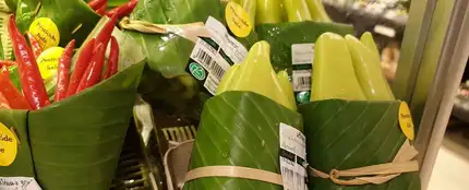 Verduras envueltas en hojas de plátano Verduras envueltas en hojas de plátano