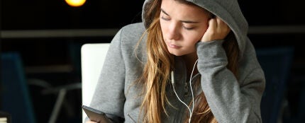 El alto uso de los tel&eacute;fonos m&oacute;viles puede causar problemas como ansiedad o p&eacute;rdida de sue&ntilde;o.