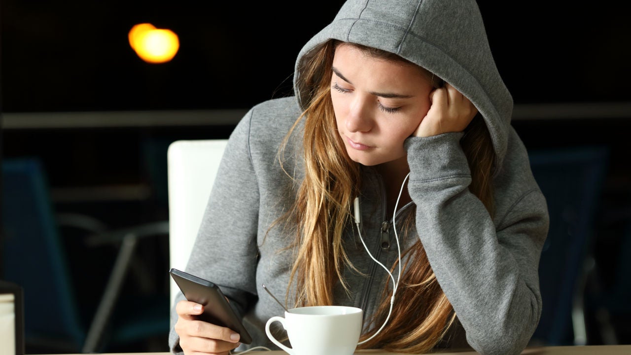 El alto uso de los teléfonos móviles puede causar problemas como ansiedad o pérdida de sueño. El alto uso de los teléfonos móviles puede causar problemas como ansiedad o pérdida de sueño.