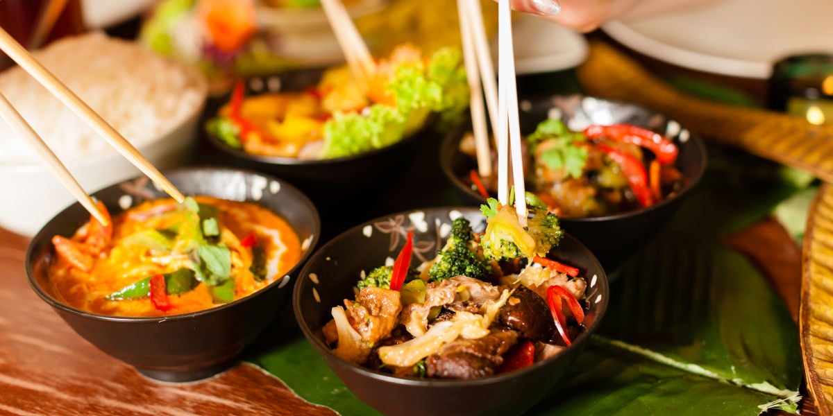 Diferentes platos de comida tailandesa