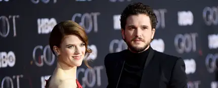 Kit Harington (Jon Snow), y Rose Leslie (Ygritte), en la premiere final de 'Juego de Tronos' Kit Harington (Jon Snow), y Rose Leslie (Ygritte), en la premiere final de 'Juego de Tronos'