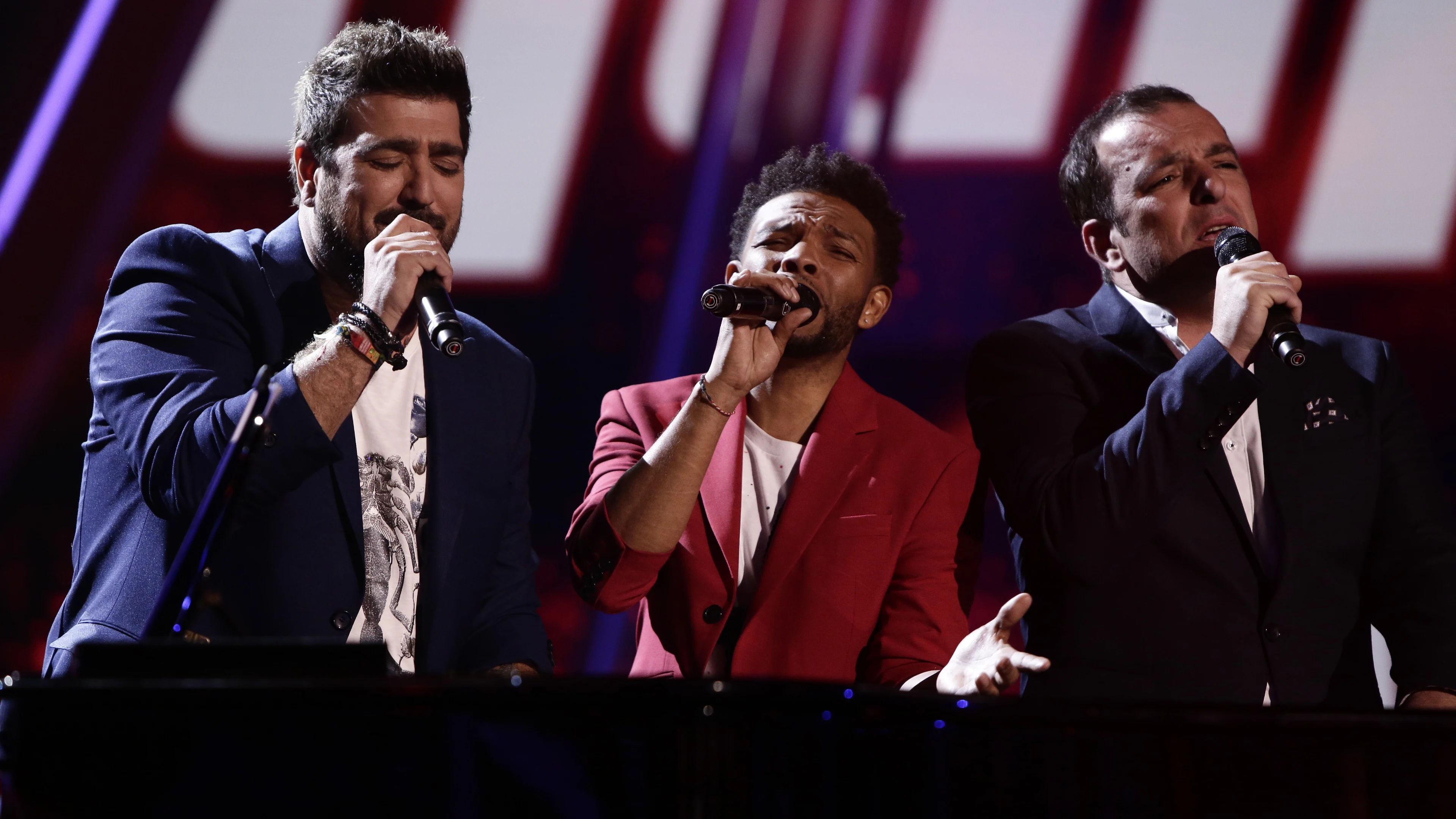 VÍDEO: Antonio Orozco canta ‘Mi héroe’ con Javi Moya y Marcelino Damion en la Semifinal de ‘La Voz’ VÍDEO: Antonio Orozco canta ‘Mi héroe’ con Javi Moya y Marcelino Damion en la Semifinal de ‘La Voz’