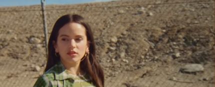 Rosalía en el videoclip de Barefoot in the Park