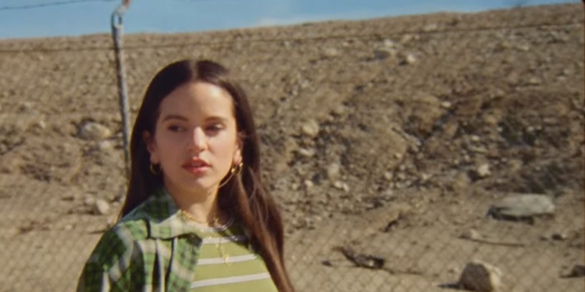 Rosalía en el videoclip de Barefoot in the Park