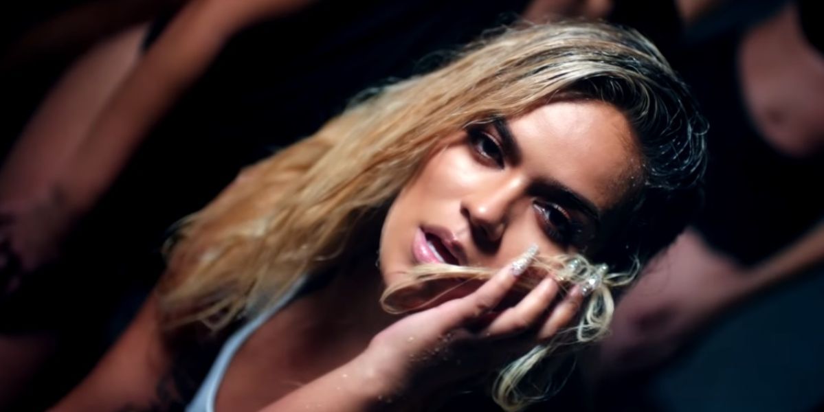 Karol G en el videoclip de 'Punto G'