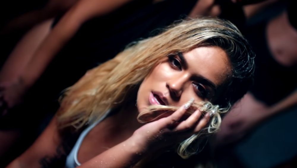 Karol G en el videoclip de 'Punto G'
