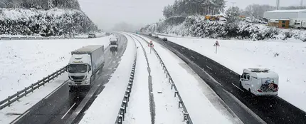 Complicaciones en carreteras de la provincia de Ourense por el frío y nieve Complicaciones en carreteras de la provincia de Ourense por el frío y nieve