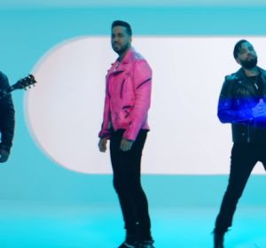 Romeo Santos y el resto de componentes del grupo Aventura en el vídeo de 'Inmortal' Romeo Santos y el resto de componentes del grupo Aventura en el vídeo de 'Inmortal'