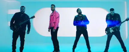 Romeo Santos y el resto de componentes del grupo Aventura en el vídeo de 'Inmortal' Romeo Santos y el resto de componentes del grupo Aventura en el vídeo de 'Inmortal'