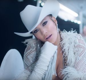 Jennifer Lopez en el videoclip de 'Medicine' Jennifer Lopez en el videoclip de 'Medicine'