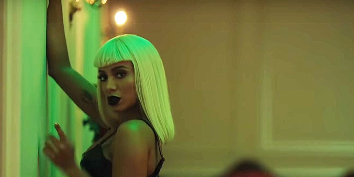 Anitta en el videoclip de 'Onda Diferente'