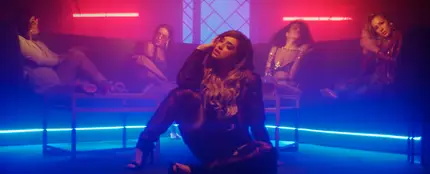 Lola Índigo en el vídeo de 'El Humo' Lola Índigo en el vídeo de 'El Humo'