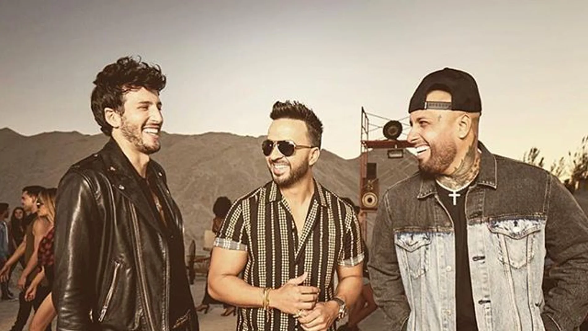 Sebastián Yatra, Luis Fonsi y Nicky Jam durante el rodaje del videoclip de 'Date La Vuelta' Sebastián Yatra, Luis Fonsi y Nicky Jam durante el rodaje del videoclip de 'Date La Vuelta'