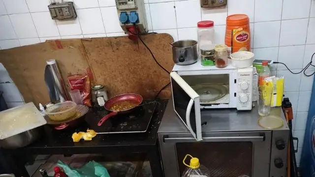 Retiran 86 productos no aptos para el consumo en un local de comida preparada de Barcelona