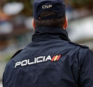 Un agente de la Policía Nacional. Un agente de la Policía Nacional.