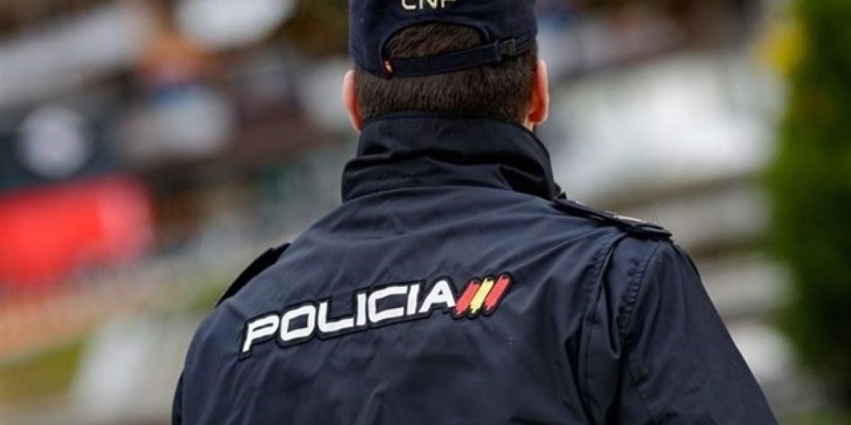 Un agente de la Policía Nacional.
