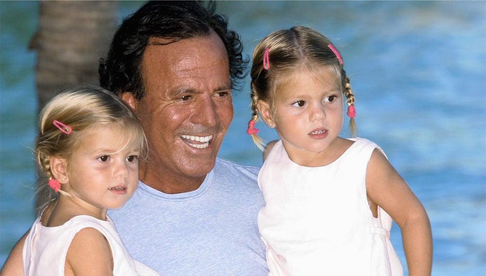 Julio Iglesias con sus hijas Victoria y Cristina