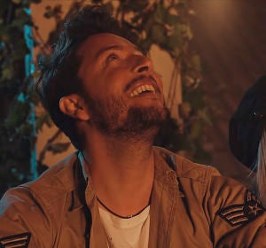 Manuel Carrasco en el videoclip de 'Qué bonito es querer' Manuel Carrasco en el videoclip de 'Qué bonito es querer'