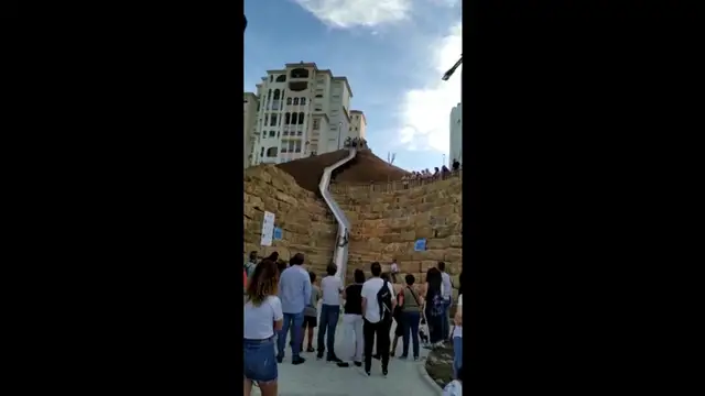 Polémica en Estepona por la peligrosidad del tobogán urbano más largo de España