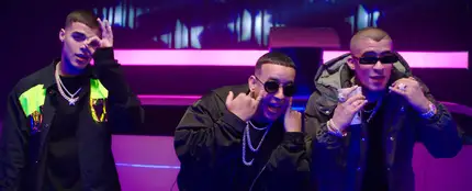 Lunay, Daddy Yankee y Bad Bunny en el videoclip de 'Soltera Remix' Lunay, Daddy Yankee y Bad Bunny en el videoclip de 'Soltera Remix'