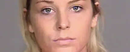 Glass se enfrenta a una posible pena de prisión por servir alcohol a un hombre que asesinó a su exmujer Glass se enfrenta a una posible pena de prisión por servir alcohol a un hombre que asesinó a su exmujer