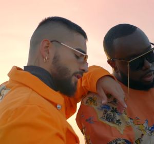 Maluma y GIMS en el videoclip de 'Hola Señorita (Maria)' Maluma y GIMS en el videoclip de 'Hola Señorita (Maria)'